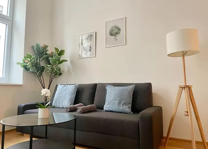 80 M2 Stylish & Renovated Apartment