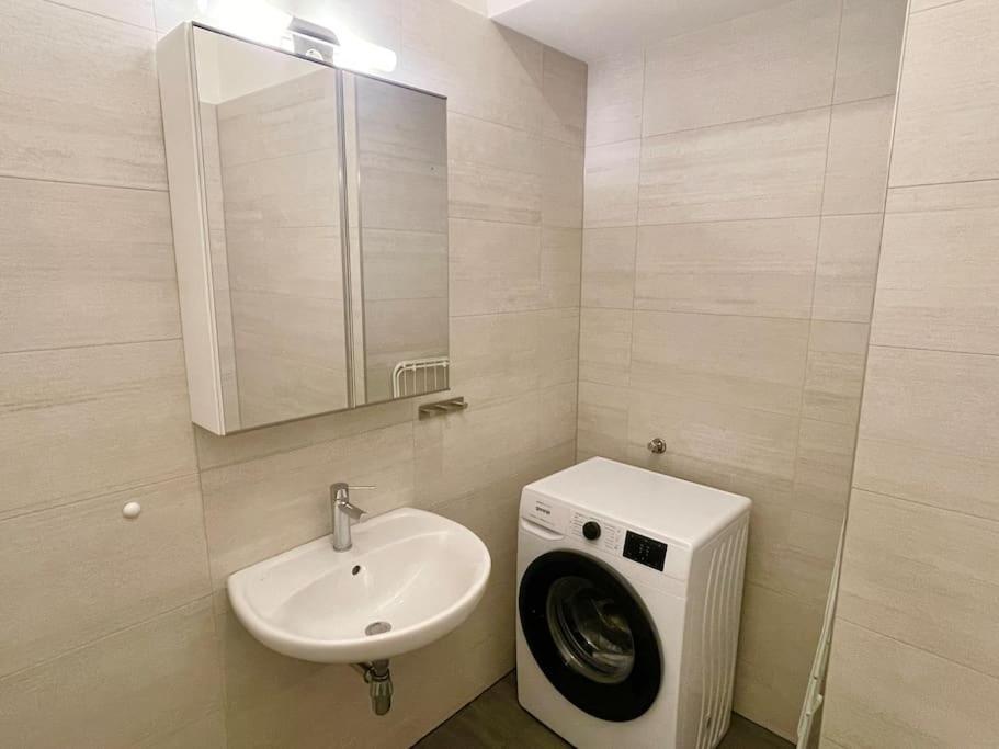 80 M2 Stylish & Renovated Apartment