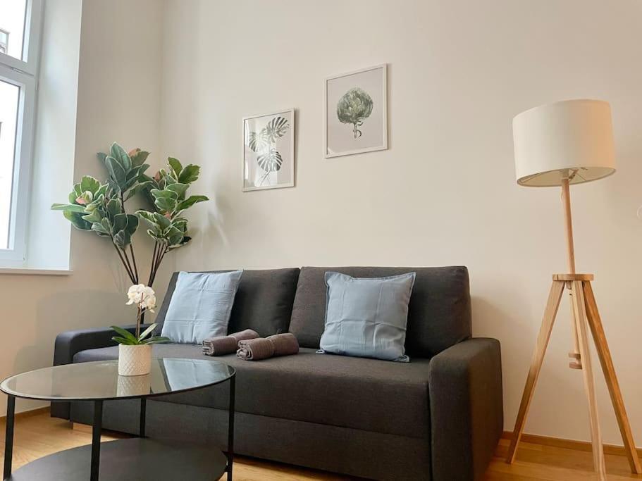 80 M2 Stylish & Renovated